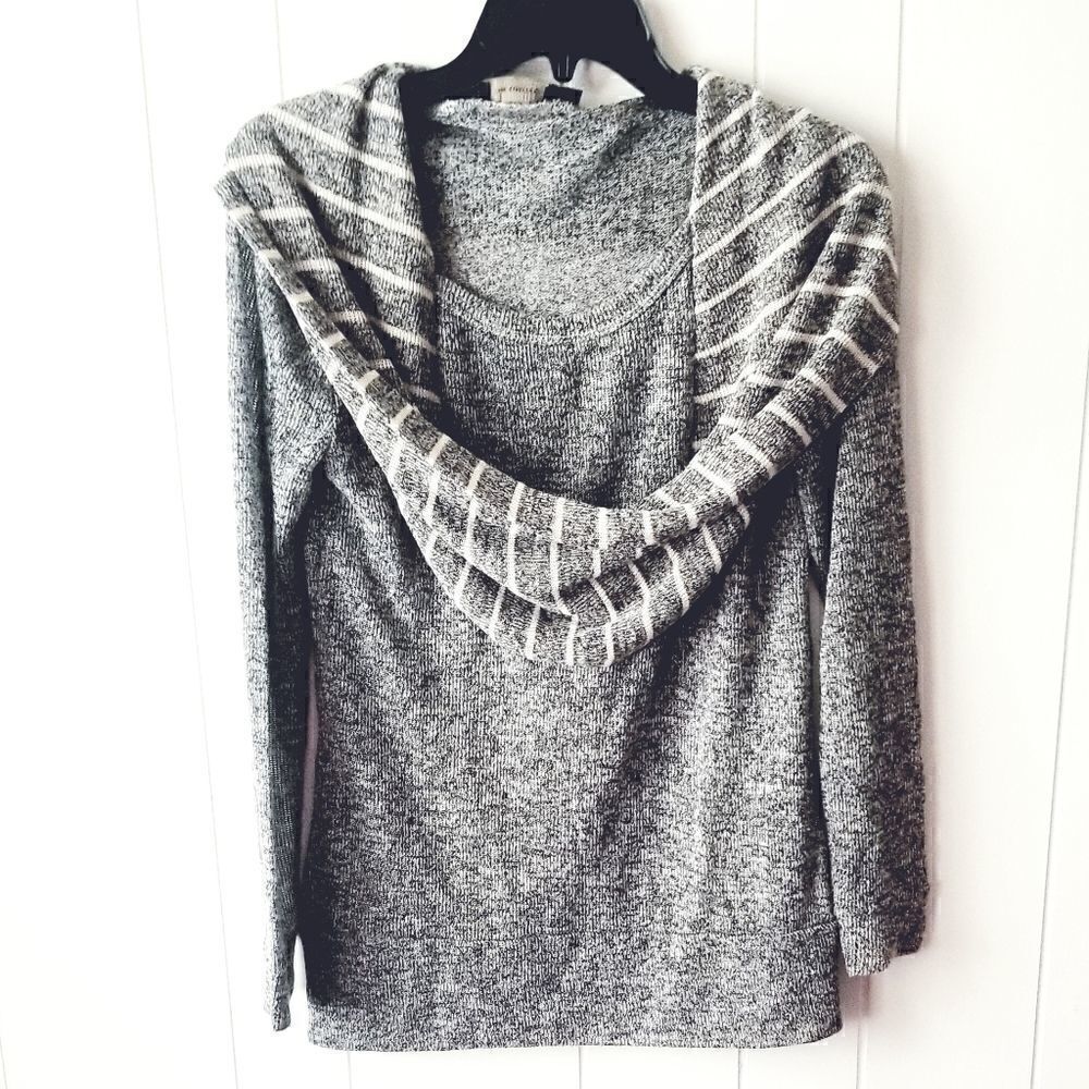 The Limited Women’s grey and white Sweater XS‎